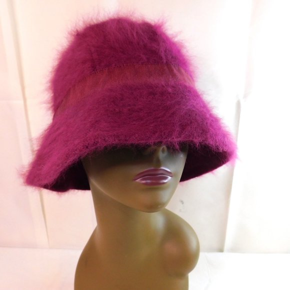 GAP Fuzzy Magenta Hat - Picture 2 of 10